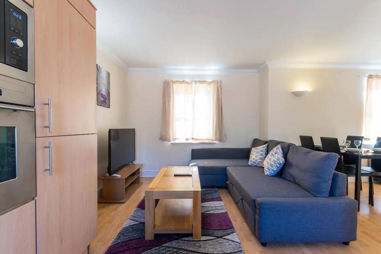 Godwin Court Apartments Swindon Dış mekan fotoğraf