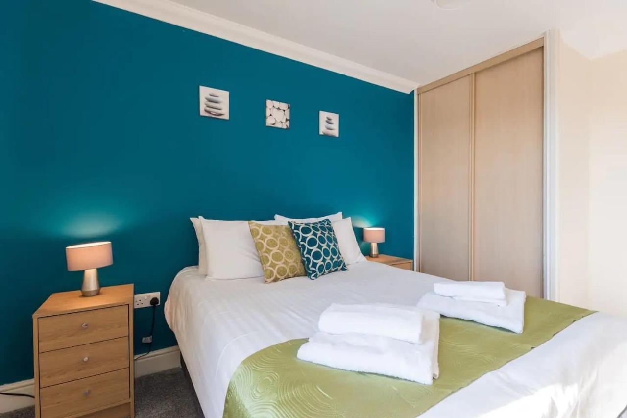 Godwin Court Apartments Swindon Dış mekan fotoğraf