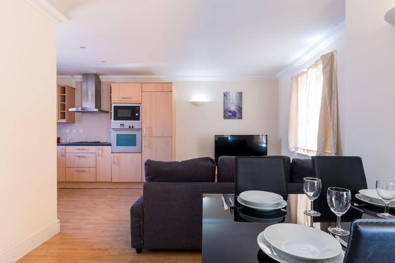 Godwin Court Apartments Swindon Dış mekan fotoğraf