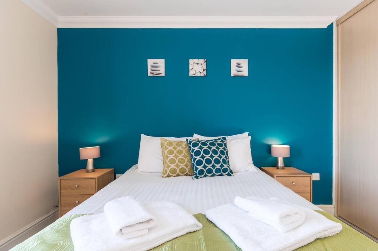 Godwin Court Apartments Swindon Dış mekan fotoğraf