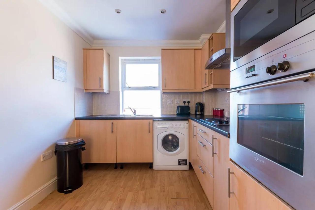 Godwin Court Apartments Swindon Dış mekan fotoğraf