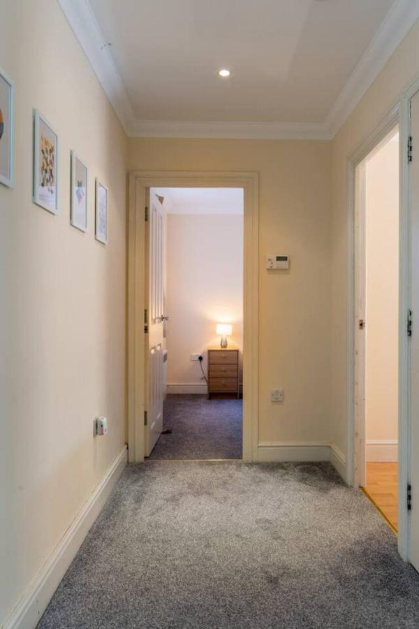 Godwin Court Apartments Swindon Dış mekan fotoğraf