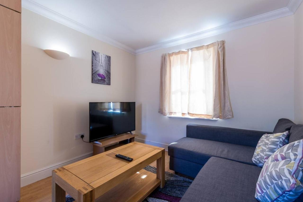 Godwin Court Apartments Swindon Dış mekan fotoğraf