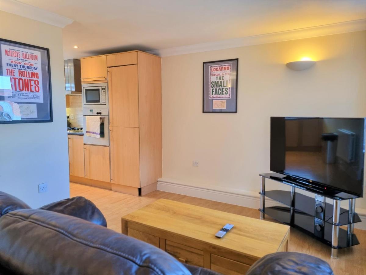 Godwin Court Apartments Swindon Dış mekan fotoğraf