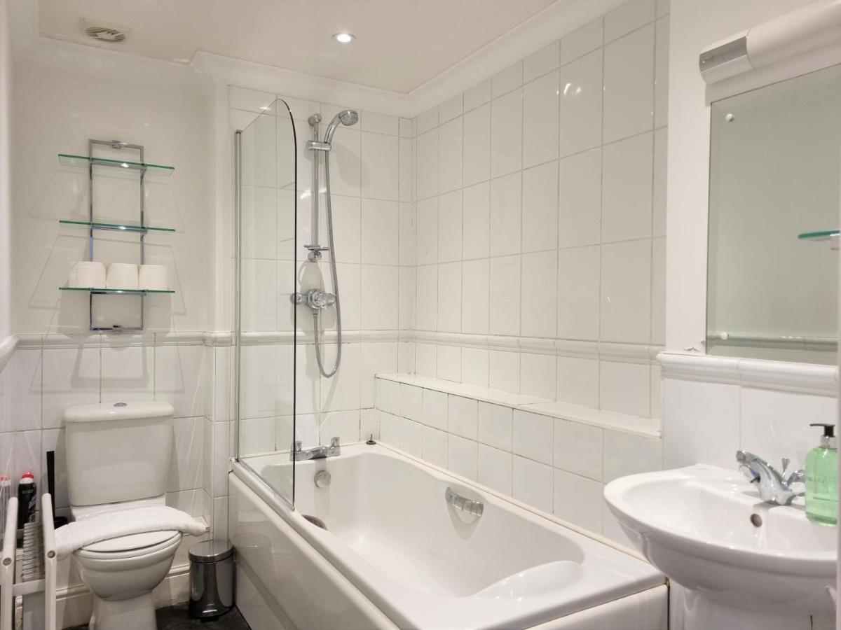 Godwin Court Apartments Swindon Dış mekan fotoğraf