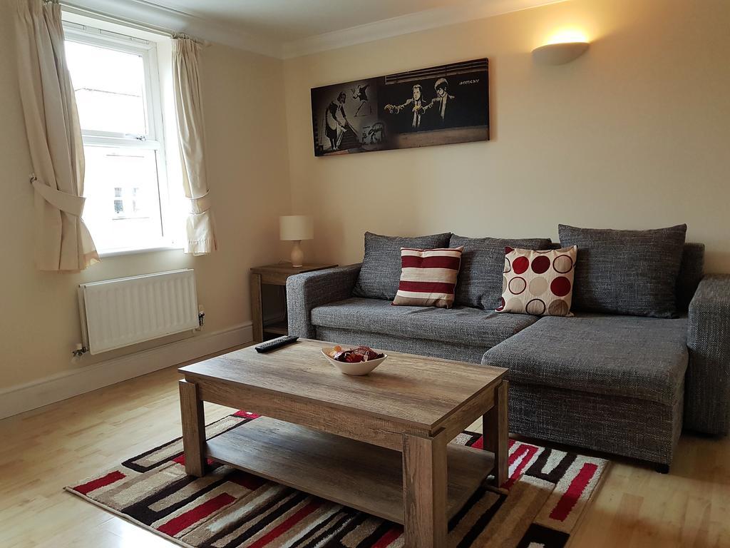 Godwin Court Apartments Swindon Dış mekan fotoğraf